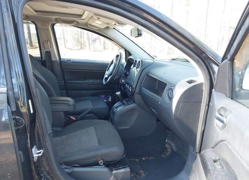 Photo 5 of 2011 Jeep Compass (VIN 1J4NF1FB2BD180025)