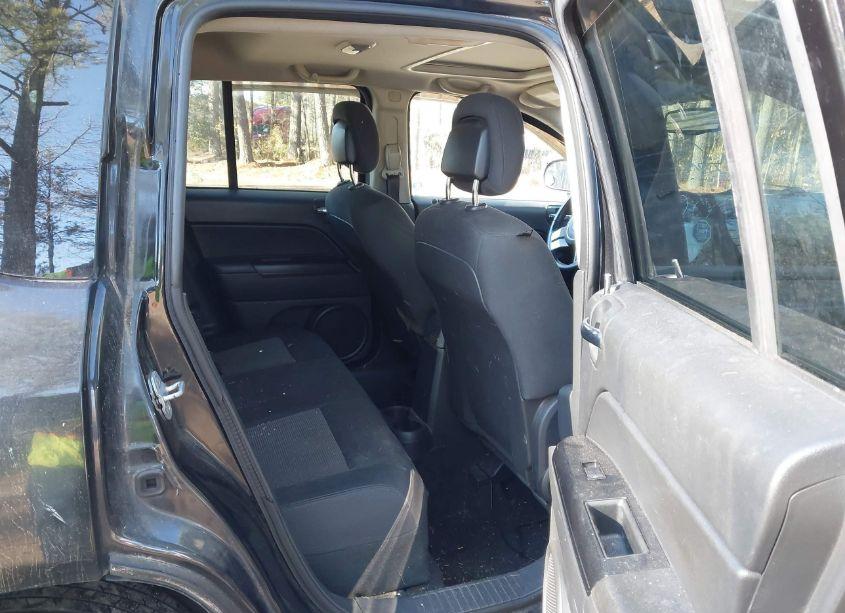 Photo 8 of 2011 Jeep Compass (VIN 1J4NF1FB2BD180025)