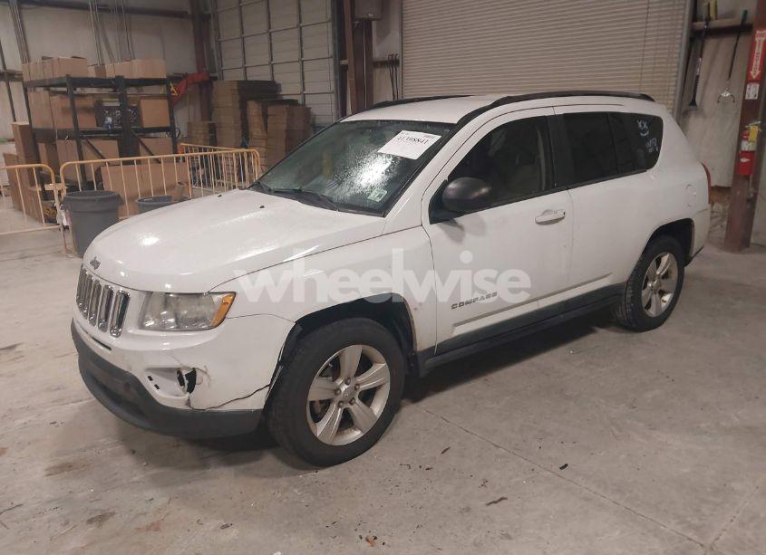 Photo 2 of 2011 Jeep Compass (VIN 1J4NF1FB2BD197567)