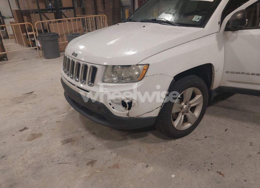 Photo 6 of 2011 Jeep Compass (VIN 1J4NF1FB2BD197567)