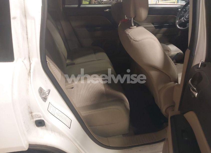 Photo 8 of 2011 Jeep Compass (VIN 1J4NF1FB2BD197567)