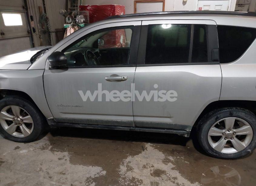 Photo 14 of 2011 Jeep Compass (VIN 1J4NF1FB2BD210818)