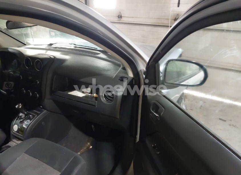 Photo 5 of 2011 Jeep Compass (VIN 1J4NF1FB2BD210818)