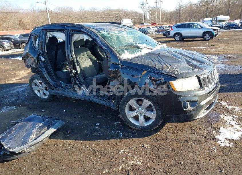 2011 Jeep Compass (VIN 1J4NF1FB2BD226145) main photo