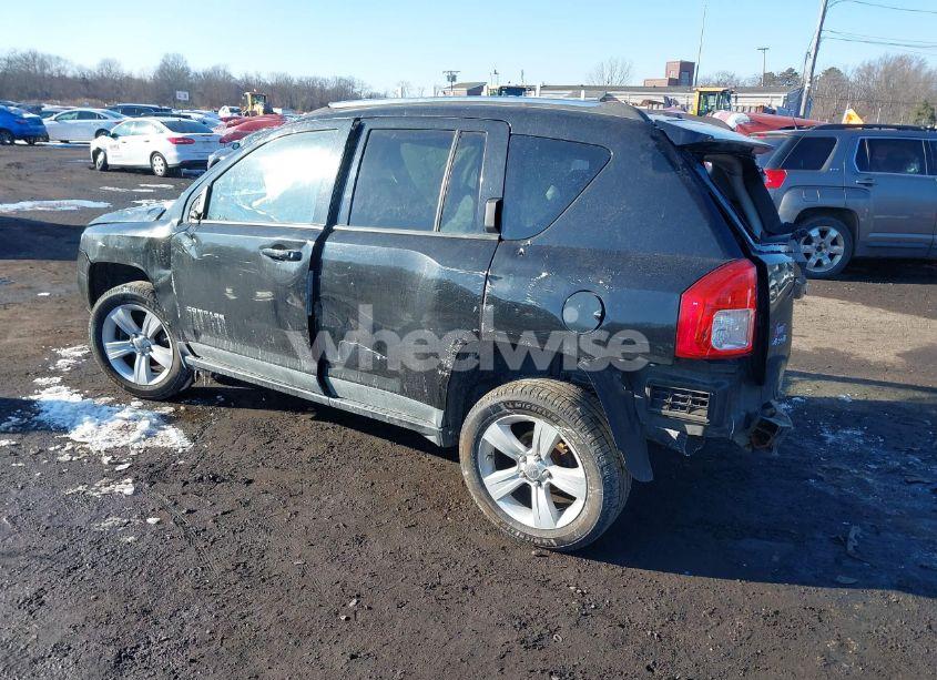 Photo 3 of 2011 Jeep Compass (VIN 1J4NF1FB2BD226145)