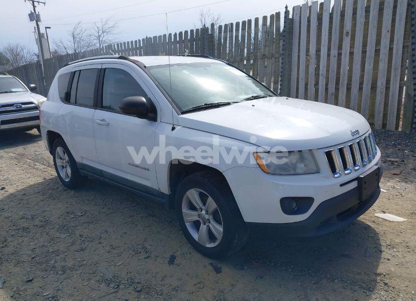 2011 Jeep Compass (VIN 1J4NF1FB2BD258223) main photo
