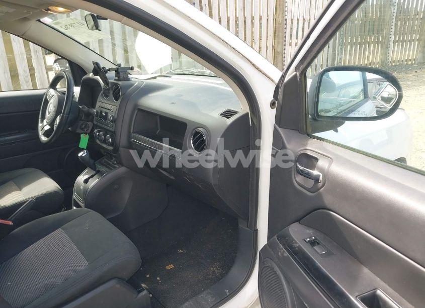 Photo 5 of 2011 Jeep Compass (VIN 1J4NF1FB2BD258223)