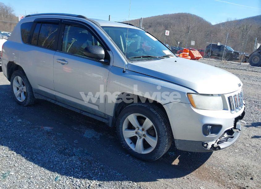 2011 Jeep Compass (VIN 1J4NF1FB2BD277791) main photo