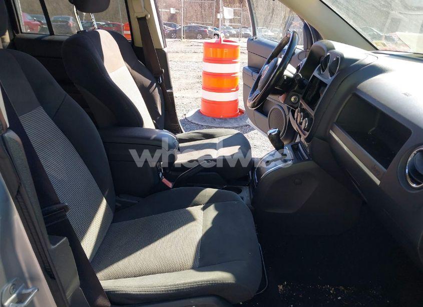 Photo 5 of 2011 Jeep Compass (VIN 1J4NF1FB2BD277791)