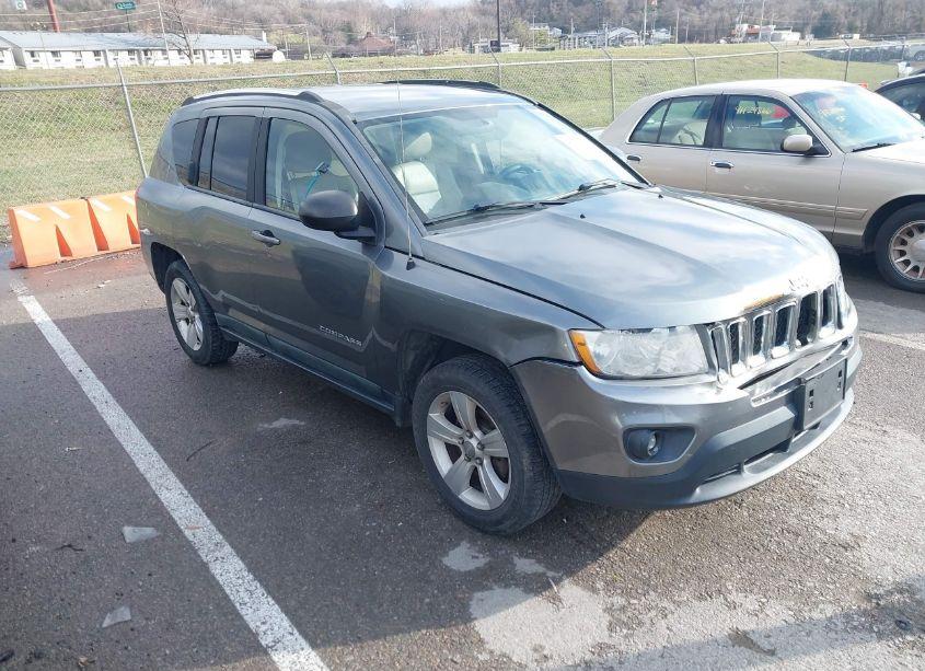 2011 Jeep Compass (VIN 1J4NF1FB2BD281534) main photo