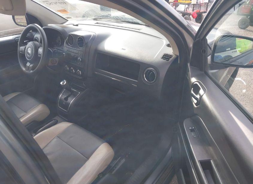 Photo 5 of 2011 Jeep Compass (VIN 1J4NF1FB2BD281534)