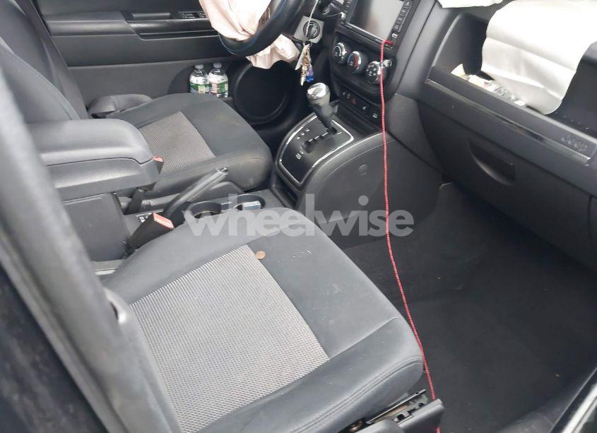 Photo 5 of 2011 Jeep Compass (VIN 1J4NF1FB3BD164268)