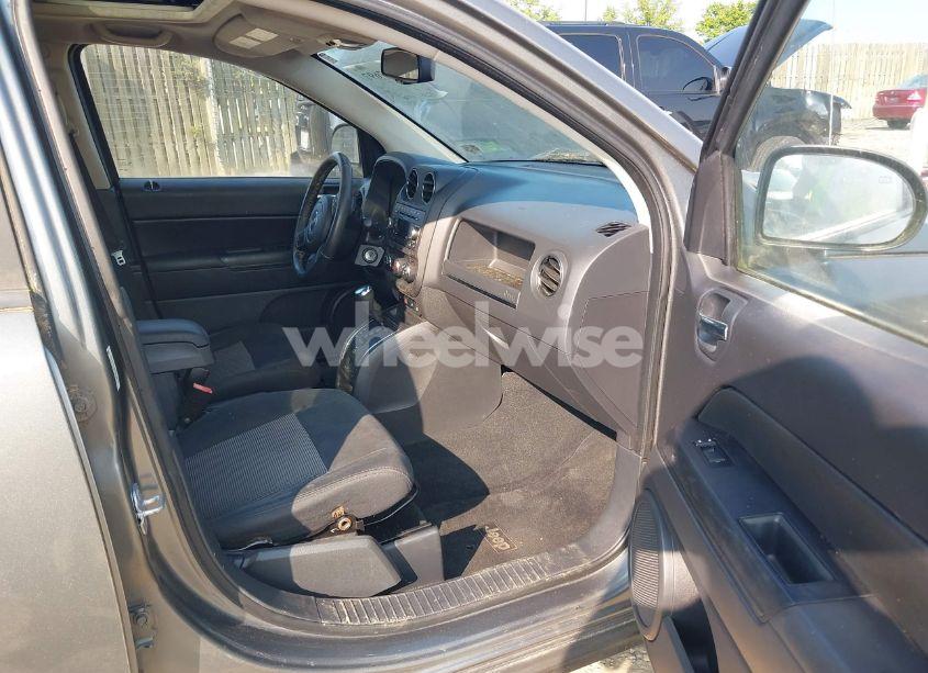 Photo 5 of 2011 Jeep Compass (VIN 1J4NF1FB3BD202288)