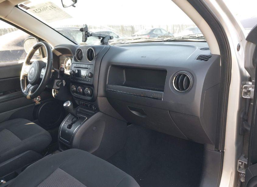 Photo 5 of 2011 Jeep Compass (VIN 1J4NF1FB3BD206843)