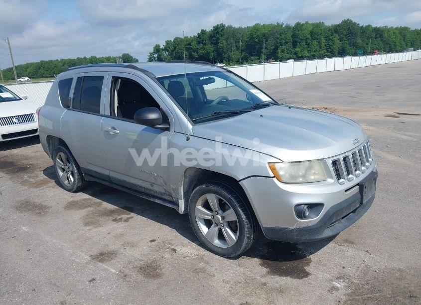 2011 Jeep Compass (VIN 1J4NF1FB3BD211007) main photo