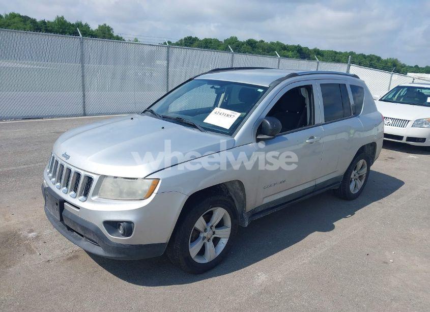 Photo 2 of 2011 Jeep Compass (VIN 1J4NF1FB3BD211007)