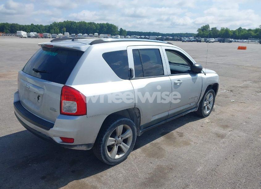 Photo 4 of 2011 Jeep Compass (VIN 1J4NF1FB3BD211007)