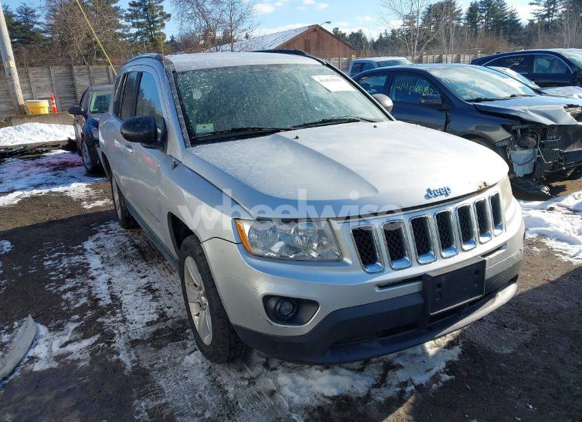 2011 Jeep Compass (VIN 1J4NF1FB3BD218930) main photo