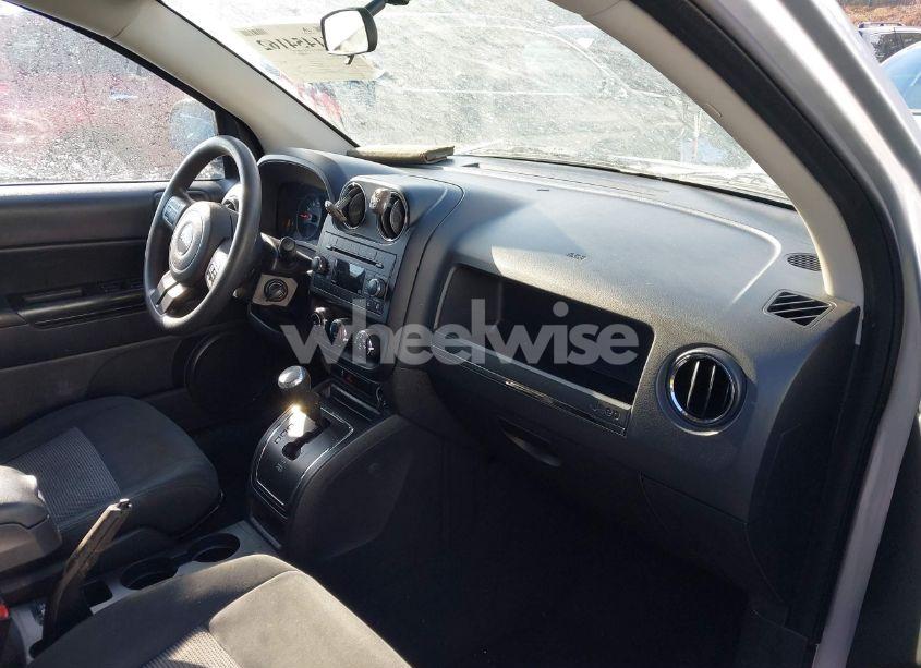 Photo 5 of 2011 Jeep Compass (VIN 1J4NF1FB3BD218930)