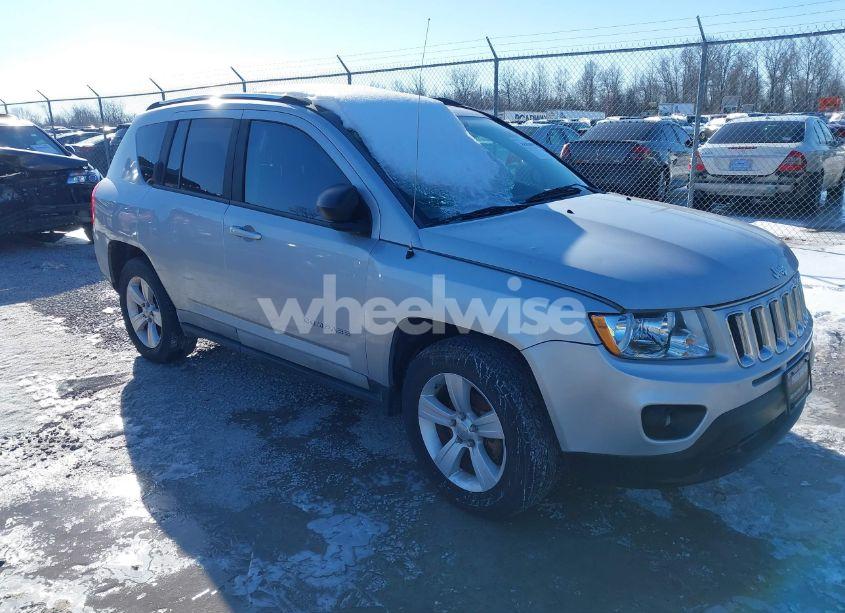 2011 Jeep Compass (VIN 1J4NF1FB4BD141758) main photo