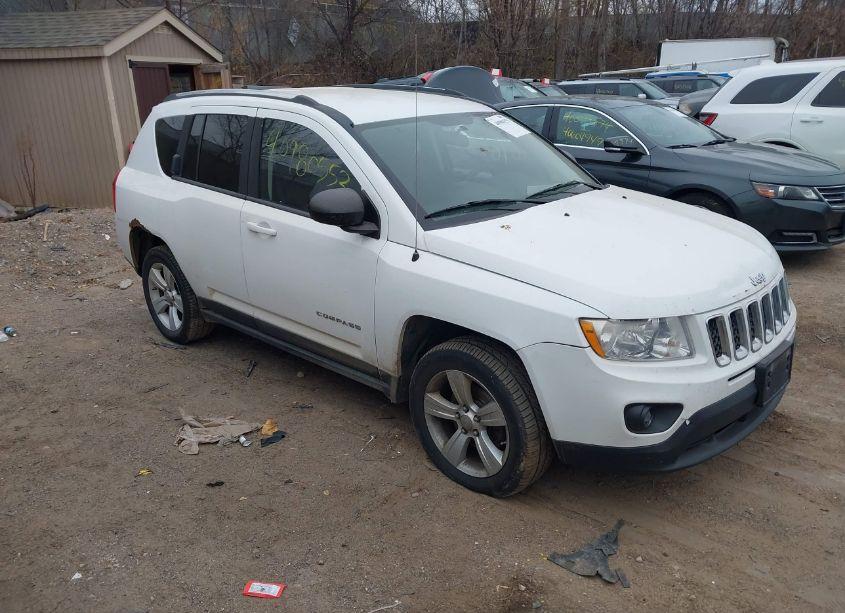 2011 Jeep Compass (VIN 1J4NF1FB4BD223747) main photo