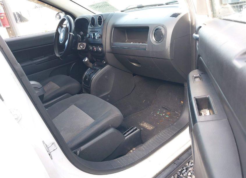 Photo 5 of 2011 Jeep Compass (VIN 1J4NF1FB4BD259213)