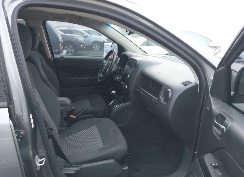 Photo 5 of 2011 Jeep Compass (VIN 1J4NF1FB4BD279882)