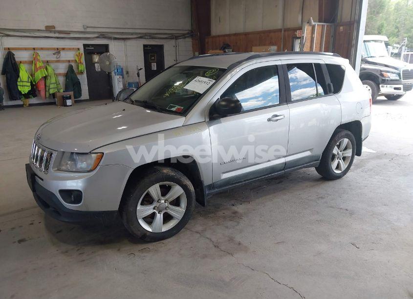 Photo 2 of 2011 Jeep Compass (VIN 1J4NF1FB5BD146211)