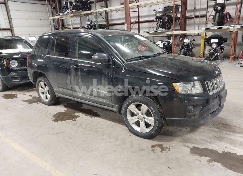 2011 Jeep Compass (VIN 1J4NF1FB5BD164241) main photo