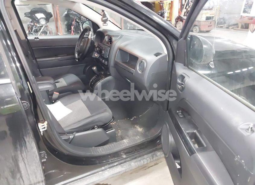 Photo 5 of 2011 Jeep Compass (VIN 1J4NF1FB5BD164241)