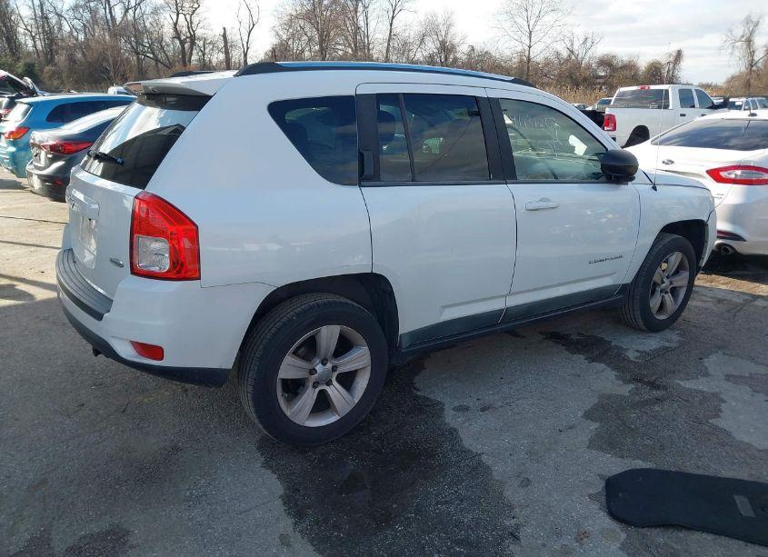 Photo 4 of 2011 Jeep Compass (VIN 1J4NF1FB5BD183288)