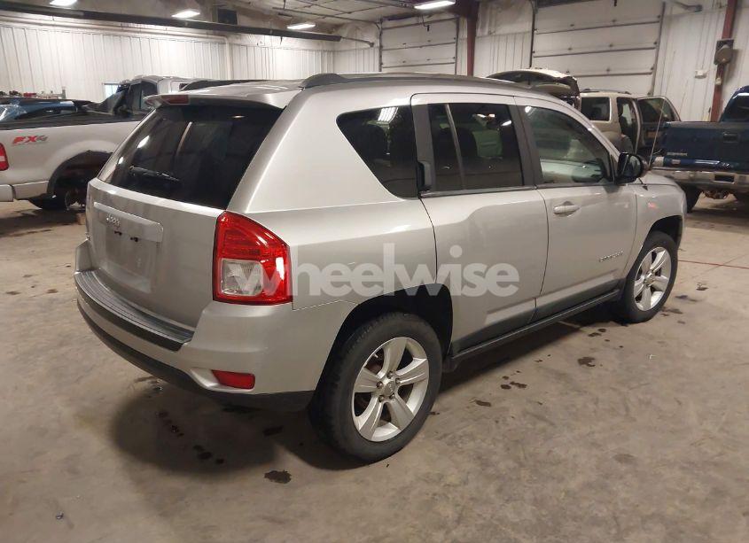 Photo 4 of 2011 Jeep Compass (VIN 1J4NF1FB5BD270494)