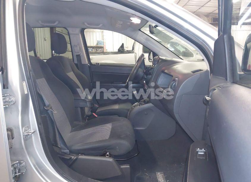 Photo 5 of 2011 Jeep Compass (VIN 1J4NF1FB5BD270494)