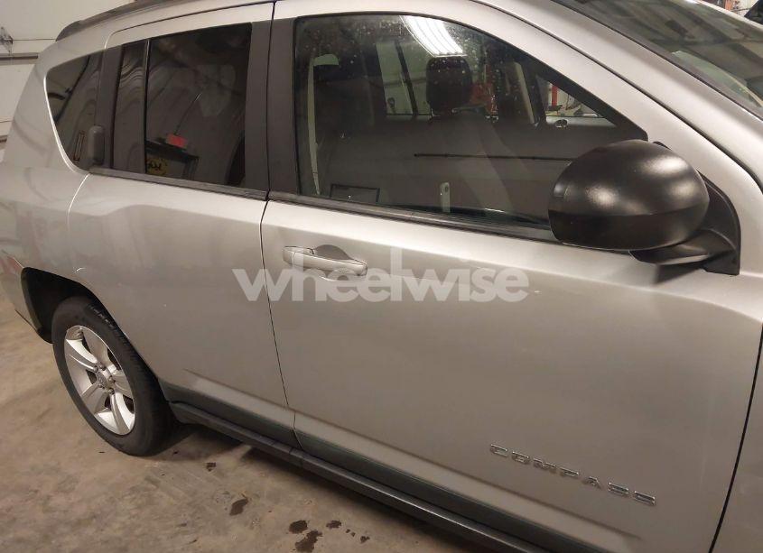 Photo 6 of 2011 Jeep Compass (VIN 1J4NF1FB5BD270494)