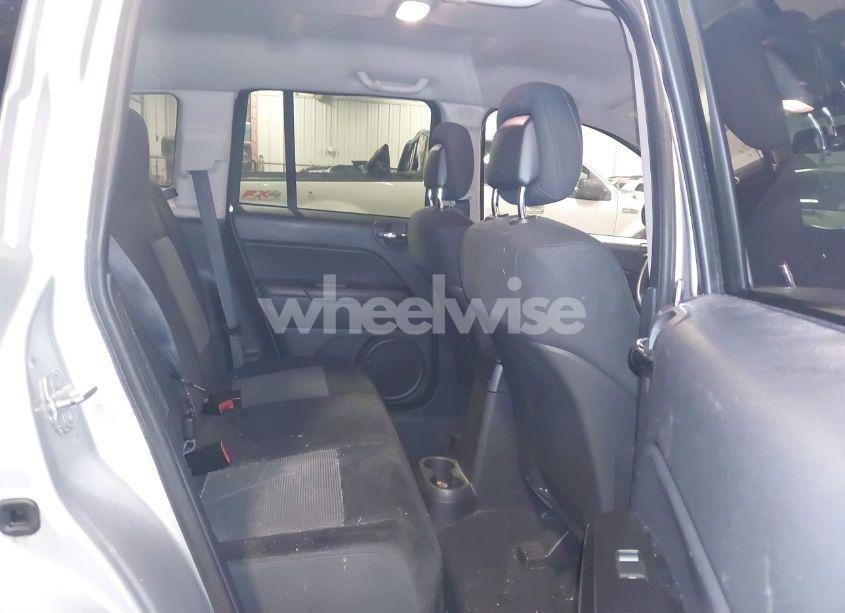 Photo 8 of 2011 Jeep Compass (VIN 1J4NF1FB5BD270494)