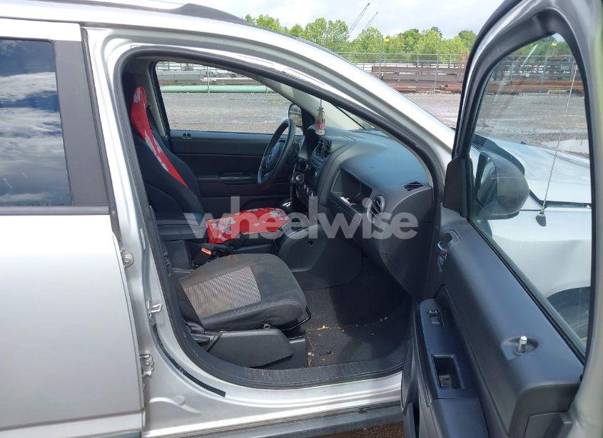 Photo 5 of 2011 Jeep Compass (VIN 1J4NF1FB5BD279258)