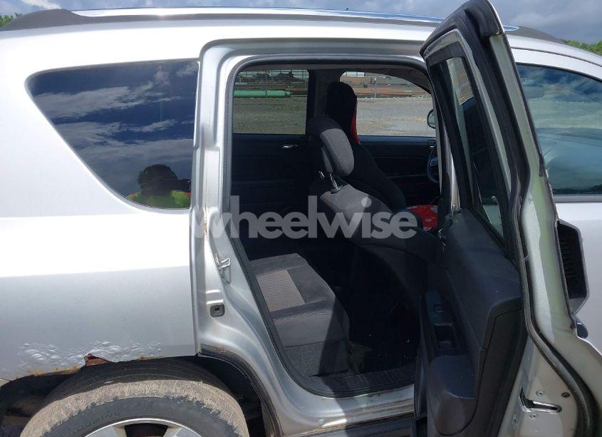 Photo 8 of 2011 Jeep Compass (VIN 1J4NF1FB5BD279258)