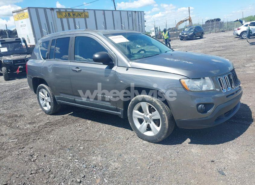 2011 Jeep Compass (VIN 1J4NF1FB5BD279731) main photo