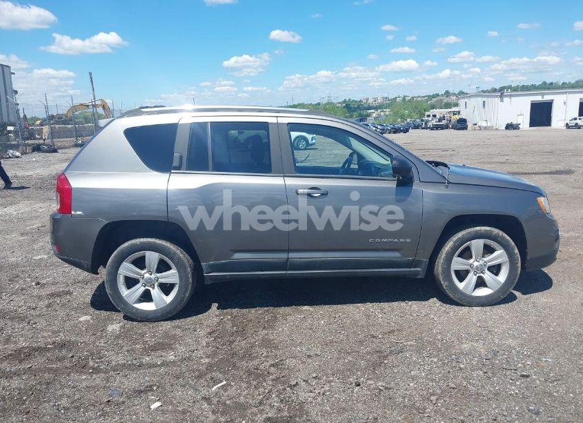 Photo 13 of 2011 Jeep Compass (VIN 1J4NF1FB5BD279731)