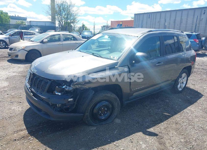 Photo 2 of 2011 Jeep Compass (VIN 1J4NF1FB5BD279731)