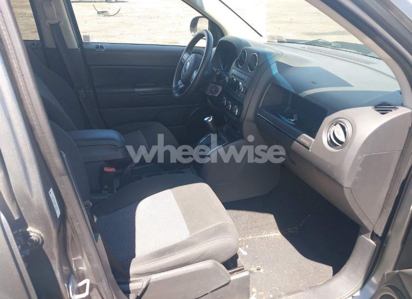 Photo 5 of 2011 Jeep Compass (VIN 1J4NF1FB5BD279731)