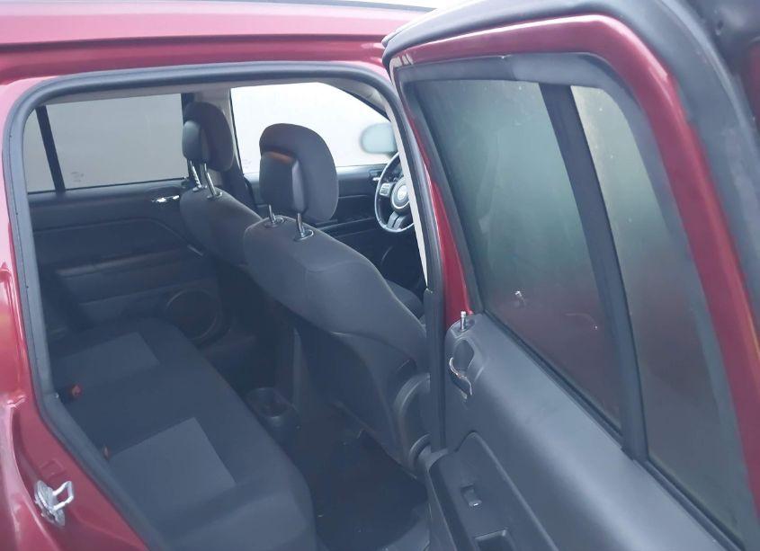 Photo 8 of 2011 Jeep Compass (VIN 1J4NF1FB6BD187463)