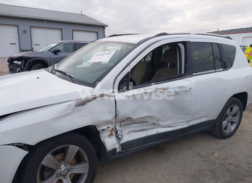 Photo 6 of 2011 Jeep Compass (VIN 1J4NF1FB6BD193604)