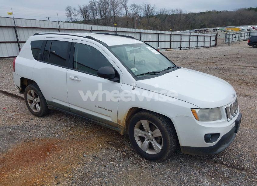 2011 Jeep Compass (VIN 1J4NF1FB6BD210885) main photo