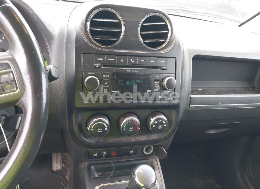 Photo 13 of 2011 Jeep Compass (VIN 1J4NF1FB6BD210885)