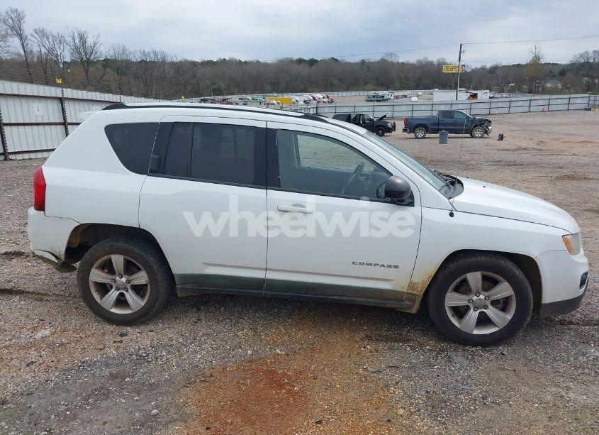 Photo 16 of 2011 Jeep Compass (VIN 1J4NF1FB6BD210885)