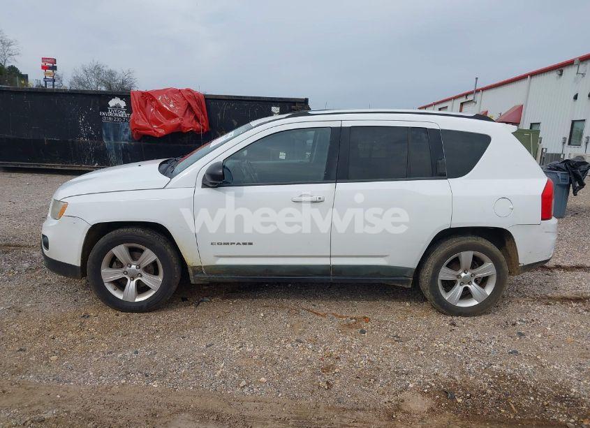 Photo 17 of 2011 Jeep Compass (VIN 1J4NF1FB6BD210885)