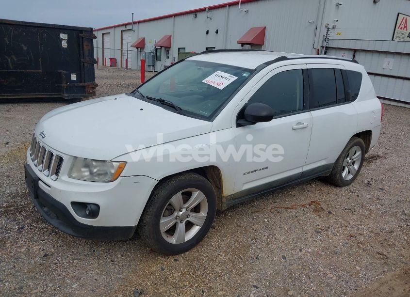 Photo 2 of 2011 Jeep Compass (VIN 1J4NF1FB6BD210885)
