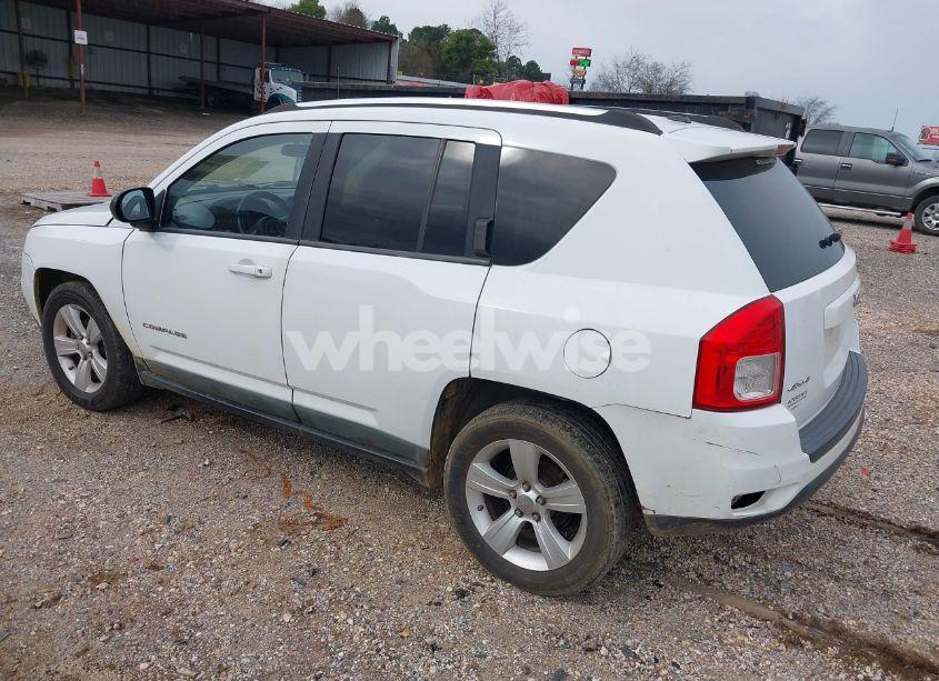 Photo 3 of 2011 Jeep Compass (VIN 1J4NF1FB6BD210885)