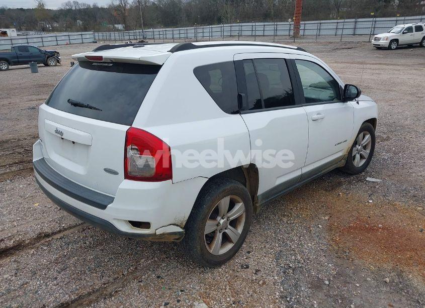 Photo 4 of 2011 Jeep Compass (VIN 1J4NF1FB6BD210885)